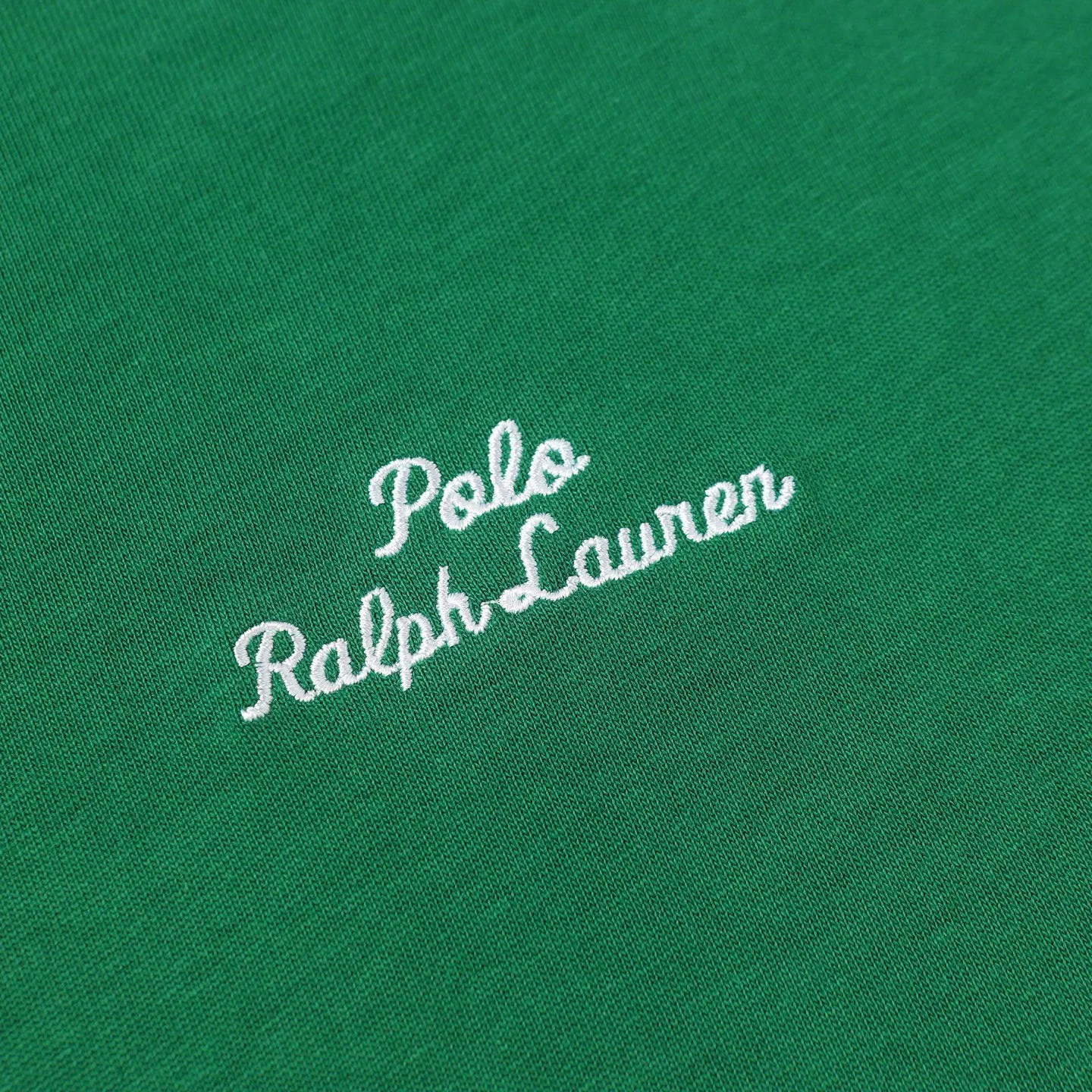 P126 Style number: 506 Ralph Lauren/Ralph Lauren 25ss summer new round-neck T-shirt with English letter embroidery. The main logo on the neck has a QR code mark, which can be scanned for verification. The detailed English letter logo embroidery is all high-density and made with imported Tajima machines, which distinguishes low-quality products on the market. 32 counts, 240g hydrophilic toner, 100% cotton fabric, comfortable and soft, highly breathable, focusing on high-end cost-effectiveness, needless to say good quality. Available in a variety of colors, both boys and girls can try this genderless style, giving them a yuppie tone in no time. Immerse yourself in your leisurely style, and have your own style in retro. Natural, vivid and very French romantic feelings, perfectly integrating youthful atmosphere and trend. Color: black, white, green, sky blue Size: S-xL S Shoulder width 44 Bust 104 Sleeve length 23 Clothing length 72 M Shoulder width 45 Bust 108 Sleeve length 24 Clothing length 74 L Shoulder width 46 Bust 112 Sleeve length 25 Clothing length 76 xL Shoulder width 47 Bust 116 Sleeve length 26 Clothing length 78